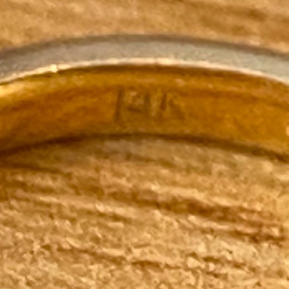 Elegant 14K Yellow Gold Women's Ring - size 4 & over 2.2 g - Picture 3 of 9